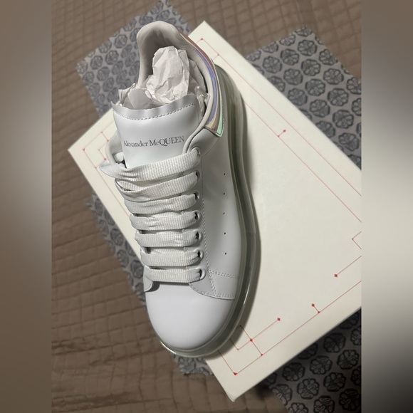 Alexander McQueen, Larry sneaker
multi/white 
42.5E
New - Picture 2 of 5